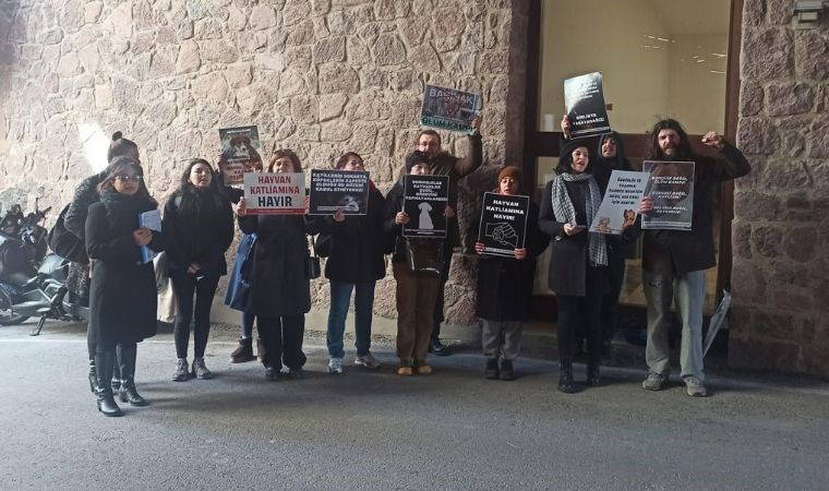 İzmir Yaşam Hakkı Savunucuları valiliğin toplantısını protesto etti 1 izmir yasam hakki savunuculari valiligin toplantisini protesto etti