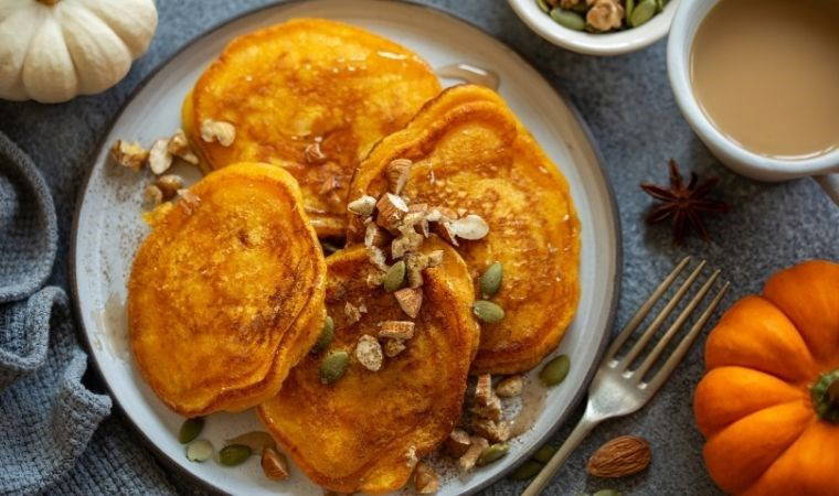 Kış aylarına çok yakışan enfes bir kahvaltılık: Balkabaklı pancake tarifi 1 kis aylarina cok yakisan enfes bir kahvaltilik balkabakli pancake tarifi 9ZL9wCss