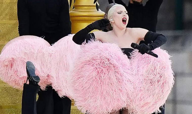 Lady Gaga'dan hayranlarına büyük jest! 2 lady gagadan hayranlarina buyuk jest vf8eGPOs