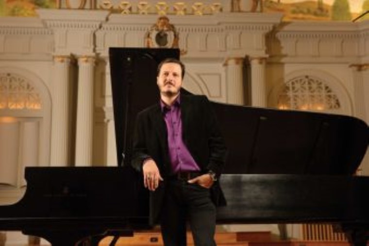 muzigimizi yurtdisina tasiyan orkestra sefi murat cem orhan iki yeni konserle gundemde turk besteciler CMsb7k54