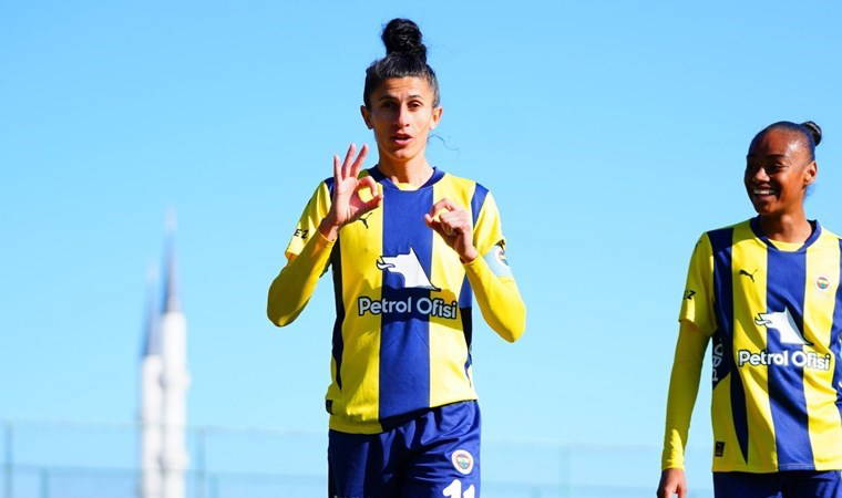 Yağmur Uraz, Türk futbol tarihine geçti! 4 yagmur uraz turk futbol tarihine gecti OkE2CvH5