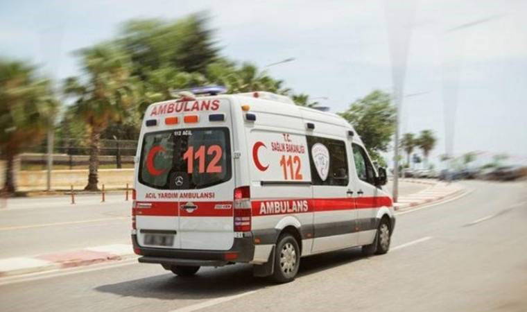 Antalya’da otomobil ağaca çarptı… Ölü ve yaralılar var!