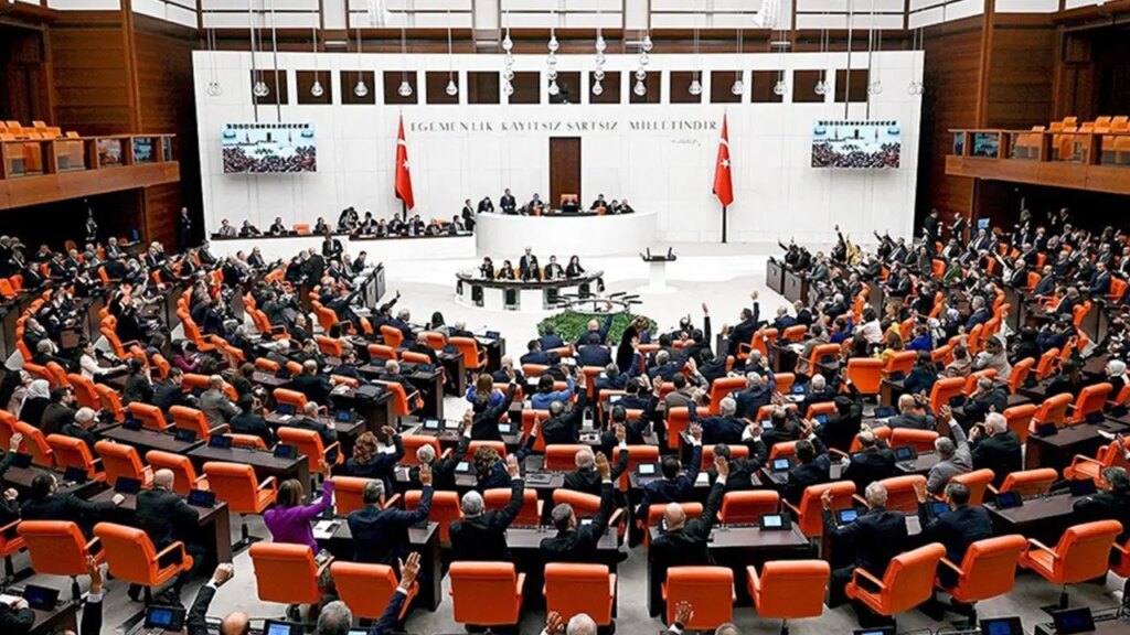israilin suriyedeki saldirilarina karsi tbmm tezkeresi kabul edildi QaV8gR2p