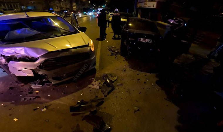 İzmir’de alkollü gencin kaçırdığı resmi araç 5 lüks otomobile çarptı 2 izmirde alkollu gencin kacirdigi resmi arac 5 luks otomobile carpti