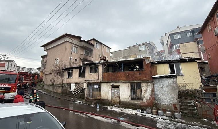 Kocaeli’nde evde yangın çıktı… 5 kişi hastaneye kaldırıldı