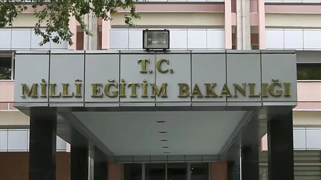 MEB'den '10 Kasım'ın ara tatil edilmesi' ile ilgili açıklama 1 mebden 10 kasimin ara tatil edilmesi ile ilgili aciklama AOUk4XAW