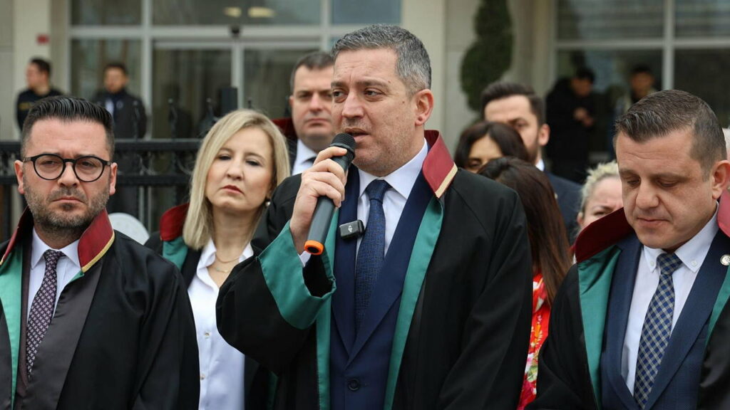 TBB Başkanı Sağkan'dan 'Ahmet Özer' açıklaması: 'Esenyurt'ta kayyum atama işleminin hukuki dayanağı kalmadı' 3 tbb baskani sagkandan ahmet ozer aciklamasi esenyurtta kayyum atama isleminin hukuki dayanagi kalmadi PPdrrrrk