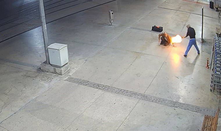 Terminalde dehşet! Pompalı tüfekle vurdu, ilk duruşmada tahliye edildi! 1 terminalde dehset pompali tufekle vurdu ilk durusmada tahliye edildi ZnAcJvJ4