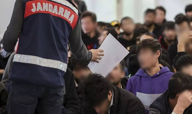 Van'da kent genelinde operasyon: 8 kaçak göçmen yakalandı 1 vanda kent genelinde operasyon 8 kacak gocmen yakalandi IHXEAL34